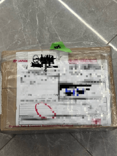 第一次使用挖煤姬，相机加运费170，拿下总体品相非常好的mini10 没有被税。从下单到送达总共15天，速度非常快。