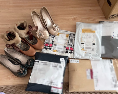 特别漂亮成色很新的美物们～挖煤姬海淘初体验！挖到宝藏鞋啦✨
第一次用挖煤姬海淘，整体体验超预期，必须来夸夸！
• 商品靠谱：这次淘到的几双鞋都和描述完全一致，成色比想象中还好，细节精致，上脚又美又舒服，完全是挖到宝的快乐！
• 物流省心：从下单到收到包裹，全程物流信...特别漂亮成色很新的美物们～挖煤姬海淘初体验！挖到宝藏鞋啦✨ 第一次用挖煤姬海淘，整体体验超预期，必须来夸夸！ • 商品靠谱：这次淘到的几双鞋都和描述完全一致，成色比想象中还好，细节精致，上脚又美又舒服，完全是挖到宝的快乐！ • 物流省心：