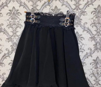 又收到新的裙子了，开森。收藏越来越多，家里的小衣柜已经摆不下了。挖煤姬是个很好的平台，使用方便，收费合理，打包给力。以后还会继续使用