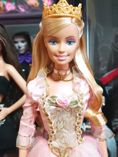 收到一组迪士尼娃娃，里面是美泰，还有迪士尼自家的公主娃娃，真的特别惊喜，好价收到很多娃娃！挖煤姬购物体验特别好！物流状态完全不用担心，可放心购物