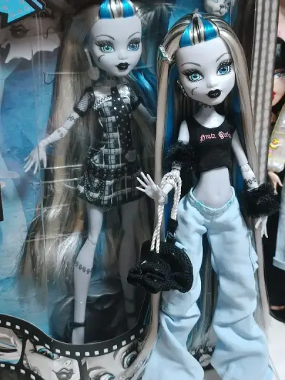 收到了怪物高中（monsterhigh）的老学校，真的特别惊喜，这套场景做工质量特别棒，挖煤姬购物体验特别好，物流之类的方便查看，是很放心的购物体验