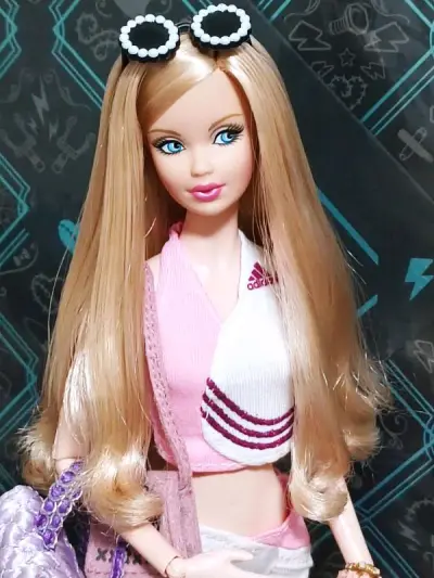 收到老芭比娃头，真的特别惊喜！！！挖煤姬购物体验特别好，客服认真积极。物流之类的方便查看。是很放心的购物体验，值得推荐