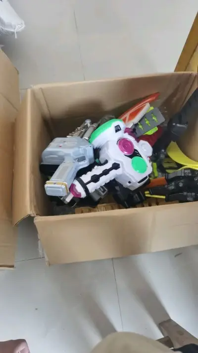 在挖煤姬代购的假面骑士腰带，比国内便宜多了，包装的也非常好，没有破损，用的海运，毕竟挺重的。大概20天就到国内了，真的非常好，物美价廉，祝平台越来越好，还。会在再次回购的