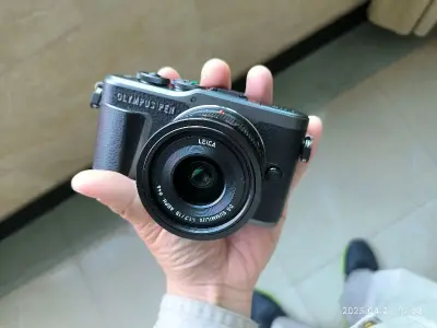 外观非常好看，虽然最后被税了，但因为机器特别新特别好看，也没想太多。等待物流的心情很着急，大概花了有20天左右，总共时长。交好税后，发货也比较快，基本上第二天就收到了。