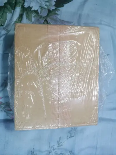 这次买了两个小物件，包装的非常严实，没有任何污损。最近的EMS邮政发货时效挺快的，十来天就到了。挖煤姬合单也挺快了，很满意的一次购物，还会继续下单的。