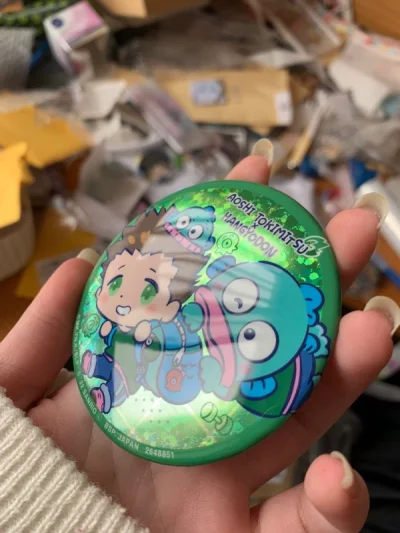 买了几个吧唧 第一次走竹蜻蜓专线 还是挺快的 大概发出后五天就到了 就是物流不会显示 谷子很米 喜欢！状态也很好！