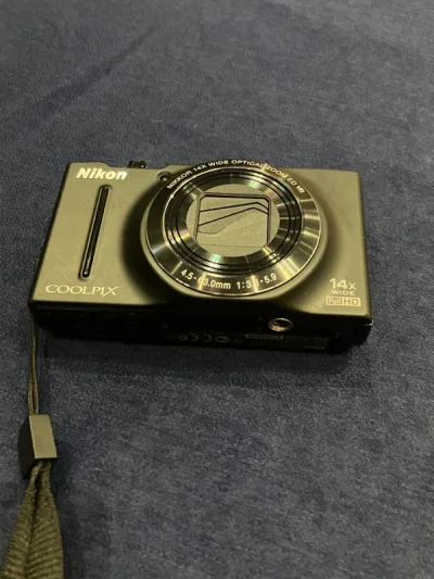 第一次在挖煤姬买东西，三台相机，挑了很久，下单也很顺利，海运速度比较慢，用了十七天，收到包裹后发现包装很好，相机成色很新，与卖家描述相差不大。