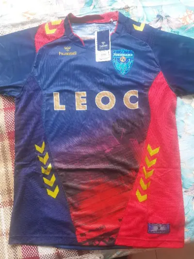 很难得的横滨FC球衣了，全新带吊正版，能掏到这件球衣，太开心了！2014赛季的三沢球场特殊纪念版横滨FC，这种球衣用可遇不可求来形容一点不过分！