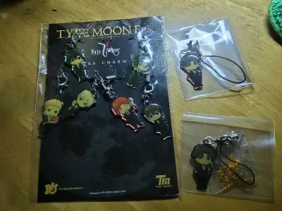 为了一个买一套这种事不想再要了
严重怀疑第一单没被税是陷阱
不过只要东西能顺利到达，税无所谓啦
心形的吧唧……还是喜欢圆形的多一点