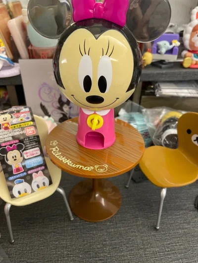 买到了自己心仪的玩具 十分开心
黛西的扭蛋机很好玩 
轻松熊的食玩桌椅很出照片
物流选了EP 速度很快