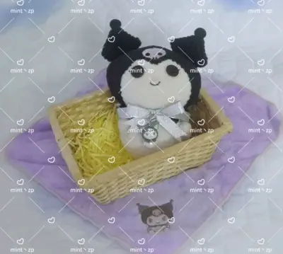 哈哈哈上班摸鱼挖煤，意外挖到一只从没见过的纽扣眼库洛米！！最开始只觉得库库不太聪明的表情很是可爱！想着也不贵就买来看几天，结果到手才发现，这是买一送一，居然还藏着一只小小的珠光色挂坠！！！我一直就很想买这个珠光库库挂件或挂坠来着，歪打正着买到了哈哈哈哈哈哈哈哈哈嘎！...