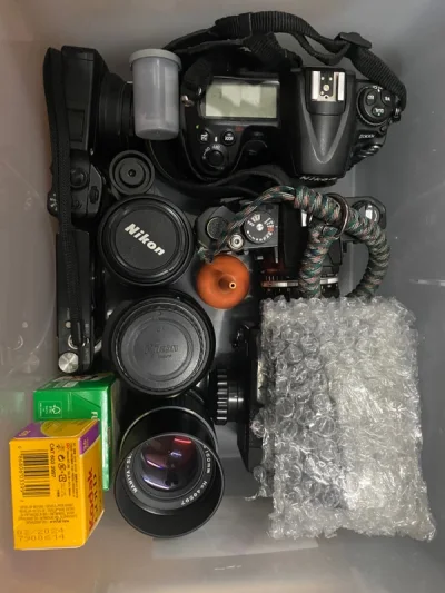 前些日子在海淘瞎逛的时候突然看到了这个理光GXR，隐约记得up主做过相关测评，点进去一看连带一台理光r10的ccd加起来600元，就马上下单了，走的是海运，没有被税，在寄件的时候选了加内部泡沫给的很足，机器到手状况非常好?挖煤姬OK的