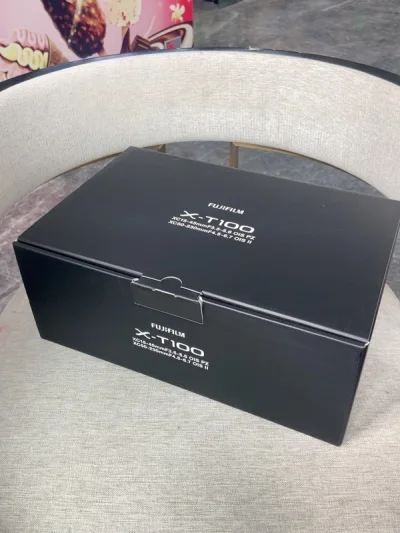 蹲到了一台低价富士网红相机，带双镜头，价格非常划算，果断购买，物流等了五六天，收到后检查非常新，很满意