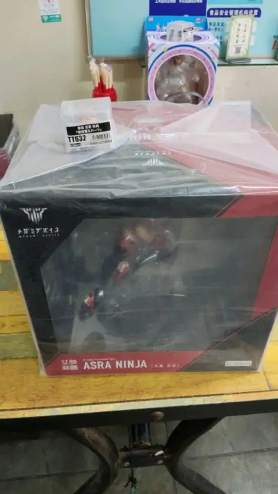 这次可真是大费周章   不知道为什么还能送错地址   到我手里比原计划多了10天   不过总算是到了     盒子保存的也很好  不错不错 满意