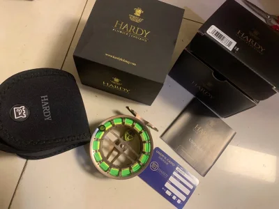 这个价格买到这么漂亮的轮子真的没有太多可以说的，物流到杭州只花了4天，简直无敌，感觉已经快恢复到疫情前的物流速度了，之后的海淘之路就继续靠挖煤姬了！希望新增一些别的平台可以购买渔具。