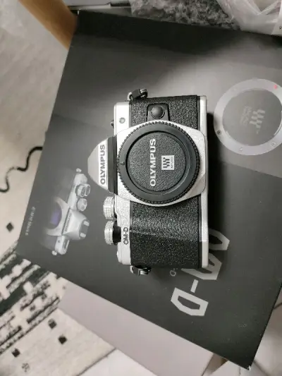 非常热门的型号，em10二代，omd系列的入门级微单相机，功能非常强大，加入了奥林巴斯的五轴防抖技术，谢谢平台