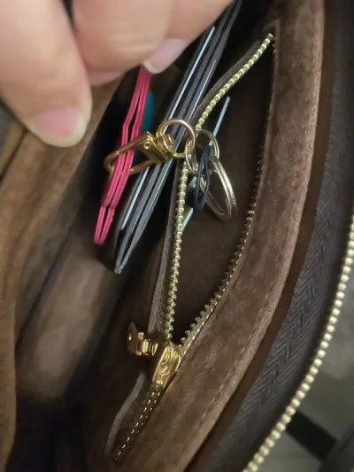 几天前，在网站看中这款大麻将，成色五金质量都很满意，满怀期待拍下了，物流速度很快就到了，包包和图片一直，成色很好很满意开心哦
一直都很喜欢大麻将，现在大麻将涨得很贵，终于买到了，卖家也棒棒哒，包装很好～