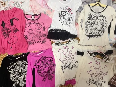 没有挖煤姬我可怎么活啊哈哈哈⁽⁽ଘ( ˙꒳˙ )ଓ⁾⁾可爱的款式就应该拥有两件！ep很靠谱，速度一个月左右吧，很满意，挖煤姬包装很好，每次盒子都塞泡泡纸，还会继续买买买的