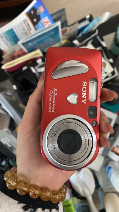 在挖煤姬买到了好看的相机，感觉真不错，很喜欢在挖煤姬上买东西，现在外面去买东西过来方便的，而且价格要比国内要便宜一些非常喜欢在挖煤姬购物，下次还会来的对了，我希望挖煤姬可以在多多的推出更多的物流服务，如果邮费再便宜点就更好啦，很喜欢挖煤姬