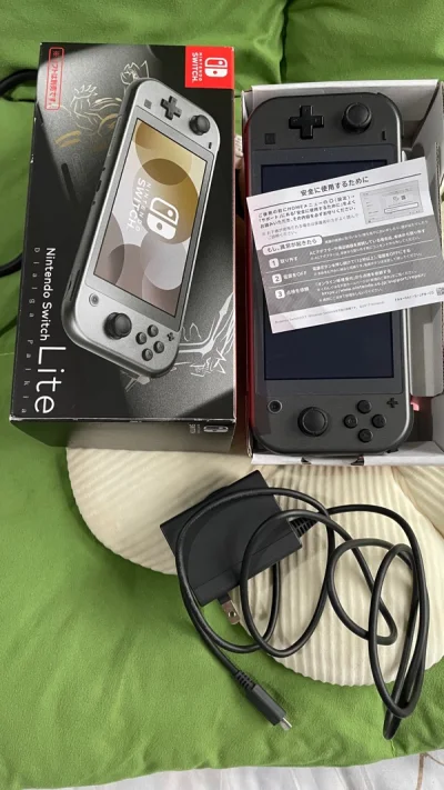 成色嘎嘎新。包装也很好。东西不错。功能也没问题，值得信赖。如果官方能把快递再降一降，我真的可以舍弃闲鱼这个软件了，希望官方努努力。。