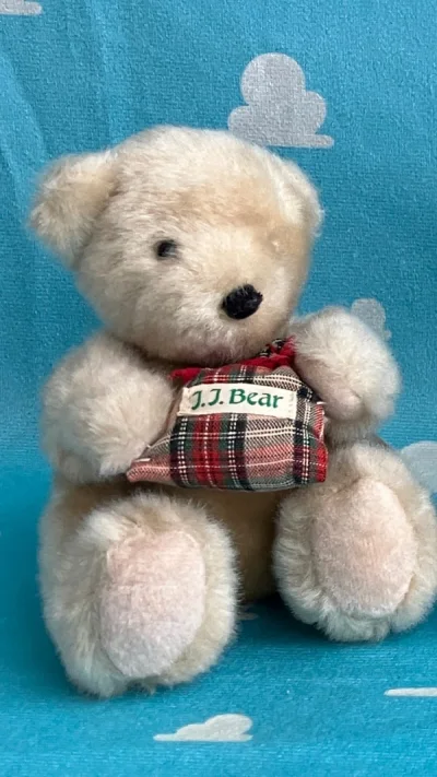 上周收到的一箱，外箱完整干净，外箱没有压坏。箱内的泡泡纸塞的满满的，很多保护，物品无受损，保护妥当，