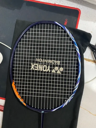 以下纯厲个人感觉仅供参考
经过几个月的磨合，又自己加强了手腕力量训练和
发力练习，现在能够自如在88s （4u5） 和100zz
(4u5） 间自由切换了。把平衡点又恢复到进攻拍
的位置，体验也相当不错。尤其是平高球打起来非
常舒服，像是-
一把轻狙击一样流畅弹射，...