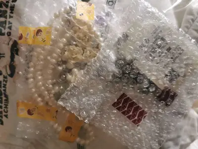 有三个箱子在路上，这个按时间顺序是第二个合单通过的。结果三个在过海关，第一个邮政还在中转，夹在中间的这个倒是先来了，所以每次收到都是惊喜?