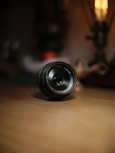 虽然很担心品质，海运时间很长。但收到货的瞬间感觉所有的担心和等待都是值得的，镜头真的很新，包装也都齐全。和我的相机搭配一流，赞?