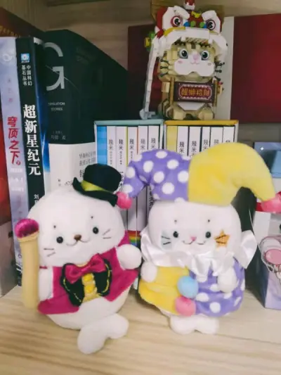 这是2019年出品的马戏团?小海豹，戴礼帽?的团长和脸上有油彩的小丑?敲可爱~感谢挖煤姬让我拥有它们。宝贝就要裱起来裱起来