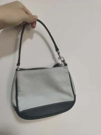 包装不错，海运一个月到的。血泪教训就是包包之前一定要看好尺寸，不然拿到手发现只能手提着真的是小丑。。玩具相机等有电了再来玩玩！