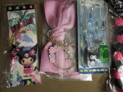 上班一边工作一边摸鱼蹲来第一批库洛米中古挂件，库洛米你真是 太！可！爱！了！！！每一只都差不多指甲盖那么小，萌死了(ฅฅ*)♡卖家还留了小纸条，好有爱，得留着收藏起来(ฅฅ*)♡