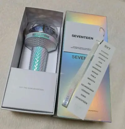 第二次又切了一个一代一个二代克拉棒，真的很好看很喜欢，物品在运输途中也没有损坏，很感谢挖煤姬捏，期待下一个包裹送到！