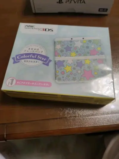 new3ds星星限定，可以算是3ds系列里的颜值天花板了，雅虎日拍上淘的，虽然有点贵，不过真的值了，太棒了！