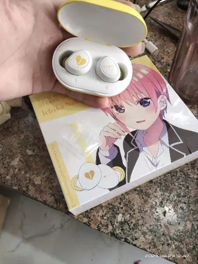 等了小一个月的耳机 终于到了 很高兴没有被税 音质也不错 东西非常新 不错不错非常满意 永远喜欢中野一花