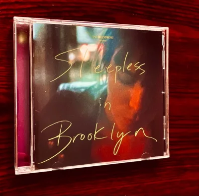 收了皇的会报和smap的一枝花和跳的春玄鸟，叙利亚亲王的cd，o亮的年历。
骏河屋真的很值！春玄鸟和一枝花的碟面都是超级超级好看的。q亮的脸就是艺术品。在骏河屋捡便宜的碟和学年历真的很方便！
这单是海运，用了积分抵了邮费，一个月不到就送到了真的挺快的，没有被税！！！...