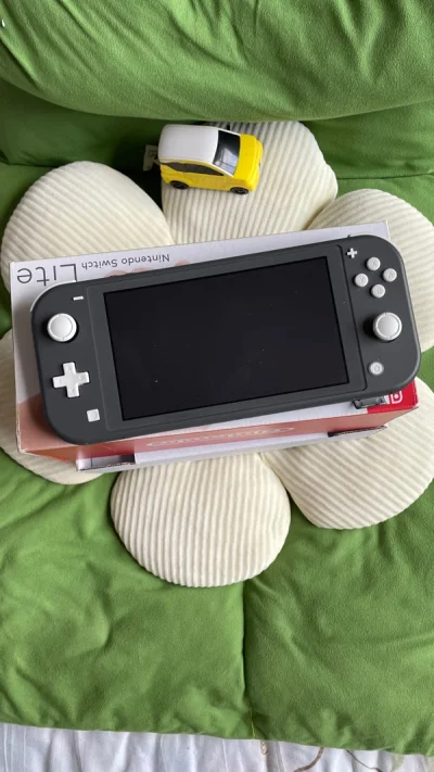 成色真的挺不错的，功能全部正常，价格加上运费和国内买其实差不了太多，这类的东西感觉国内国外差不多，但是国内还是太卷了