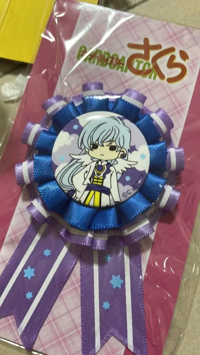 可可爱爱豆豆眼吧唧托真棒哈哈哈，鸟头杖梦之杖扭蛋也不错，预定不到只能买现货，真不错，小狼和月的吧唧托颜色搭配挺好的。骏河屋赛高竹蜻蜓赛高