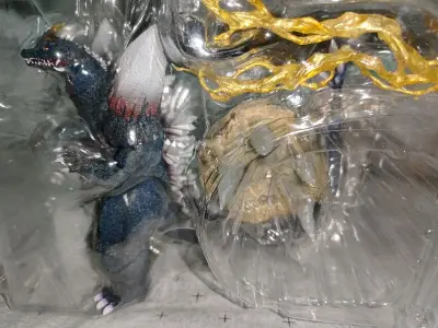 第n次在挖煤姬上购物了！作为哥斯拉反派三巨头之一的太空哥斯拉，人气一直非常高，在国内很稀少的情况下，终于通过挖煤姬圆梦！包装的十分完美，太空g也非常帅，很棒的一次购物体验！