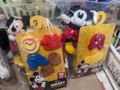 买到超级难得的米奇90周年着替
简直做梦一样
太喜欢了
都舍不得打开了
已经不知道多少单了
不是在买买买的路上就是在取快递的路上