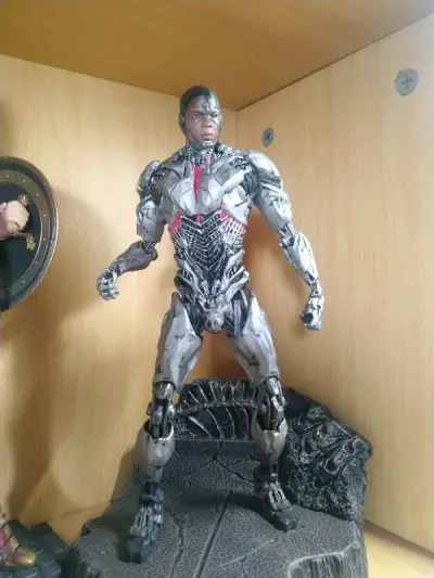 很好，卖家的货很棒，原本还以为无盒的，结果到手跟全新的没两样，走运。确实不错，包装的也很好，希望还能收到这个系列更多的小比例雕像