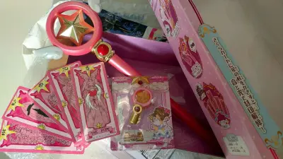 因为ep需要实填了，第一次尝试下ems。真的好快，物流发出后不到一个礼拜就到了。包装也好 合单：
1.魔卡少女樱20周年TAKARA TOMY星之杖,煤炉购得，20100 日元 ( 约 1033 人民币 )，原重1625g。
之前已经入了裸杖，但还是心心念念想要箱说...