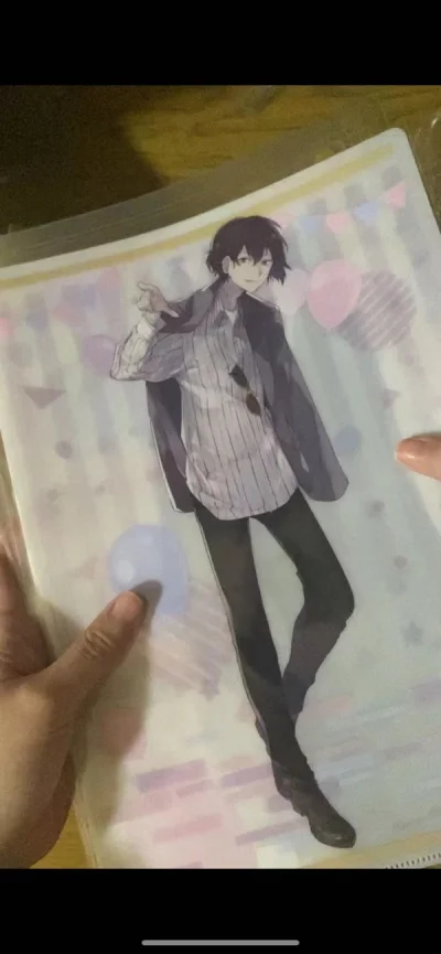 这单也走的竹蜻蜓，4个吧唧和3个文件夹能通过审核，而且审核速度很快！包装一如既往的很好，非常放心，很多代购是会要求谨慎代购文件夹的因为需要大的包装盒，挖煤姬就不会有这个困扰～总之挖煤姬靠谱的，竹蜻蜓运输也很快。