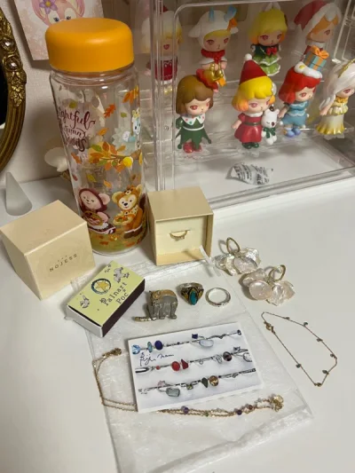 都是小件的一单，包裹总重才425g 半个月收到～

①东迪 19秋日 水杯
②palnartpoc 猫咪胸针
③nojess ?月光石 尾戒
④bijumam 绿松戒指
⑤agete 多宝项链
⑥nojess 星星银戒
⑦cuicui 花朵贝壳耳环
⑧agete 绿...