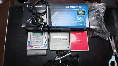 这次只买了三个随身听就合单了，一个带箱说的mr220，一个带线控耳机的nh1，还有一个e620。开箱视频拍了还没空发，粗测mr220不读碟，可能要换丝杆齿轮；nh1读碟切歌正常但是连接电脑录歌有些问题还要研究；e620成色差点但是读碟切歌正常，有空我来开窗改造一下。...