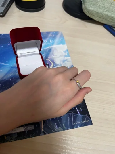 很开心的一次购物 第一次在挖煤姬上买东西 也是第一次国际物流 很顺利 到的也很快 虽然还是被税了 但问题不大hhh 日本小姐姐包装的也很好 是正品 超级喜欢?一九年下架的物品既然二三年我还能买到 价格也很实惠尺寸也可以自我调节！