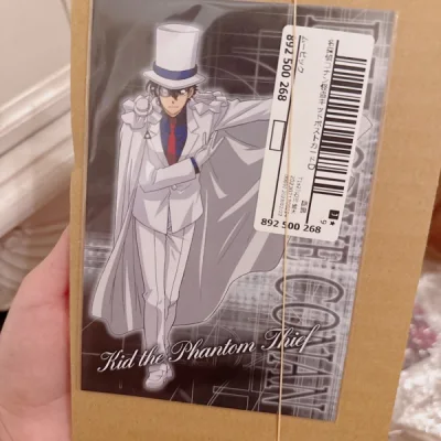 来感受一下樱花妹的包装！真的很不错！不仅严谨又仔细，每个细节都包得很严实，收到的小卡和吧唧从来就没有损坏的，又是愉快开箱的一天