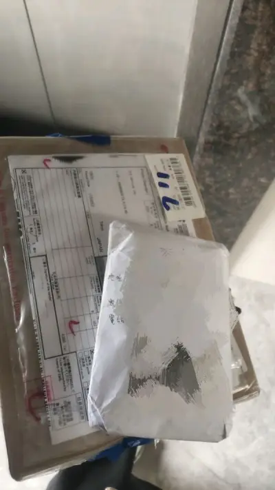 七天就到了真的好快，这次收的是一个小盘，平安到达。不过好像是被海关拆箱检查了（没有告知书也不太确定），正好是放假前两天到的海关，没想到30号就到了₍₍ ง(*Ӧ)ว ⁾⁾
还有两箱海运，一箱已经到海关了（好快20天）