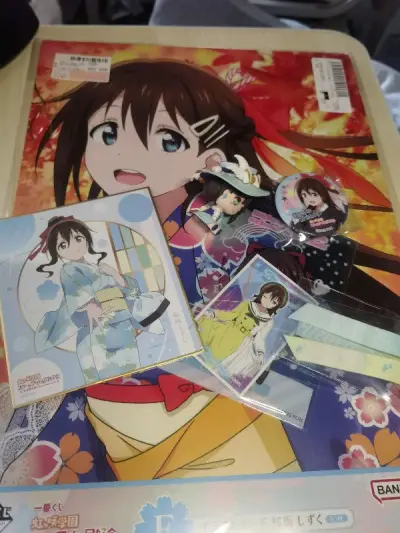 煤切了一点恋哥哥和小雫的谷，还在骏河屋购入了海报特典，这次走的是ep，差点就超过了限重（EMS太贵了[哭惹]），依旧是丝滑过关，没有什么缺陷，又是一次满意的海淘
挖煤姬的包装还是可以的 也有气泡纸，刚拿到手后没想到会这么大hhh，海报的大小出乎我的意料呀。
总之是一...