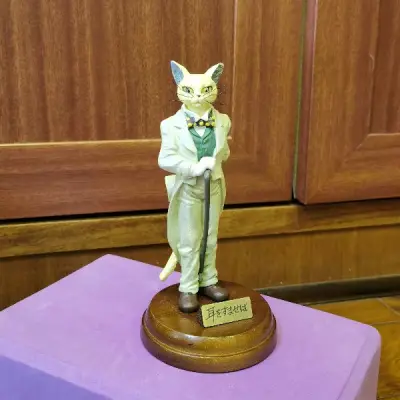 日拍顺利拿下的，用的EMS，5天就收到了，可惜被税了。猫男爵收藏又多了一个，嘿嘿嘿是只很斯文的男爵。