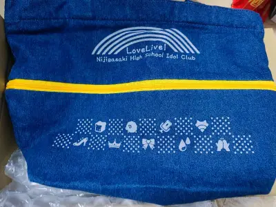 小圆手发货速度依然给力，ep包裹一下就送到手中了，打包装箱也很用心，到手谷子崭新如初～毛绒玩偶和挂件都十分可爱！